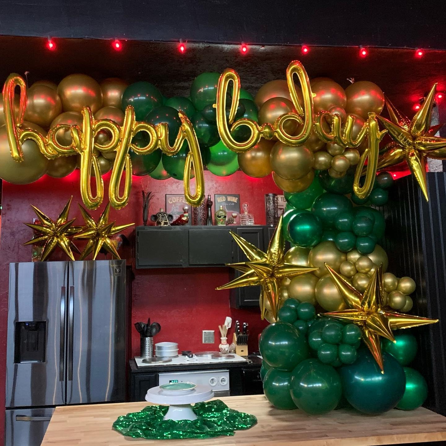 Green and Gold Balloon Arch Kit, ADOINBY 140Pcs Metallic Gold Balloon Emerald Forest Hunter Dark Green Balloon 18 12 10 5 Inch Different Size Balloons for Birthday Anniversary Jungle Party Decorations