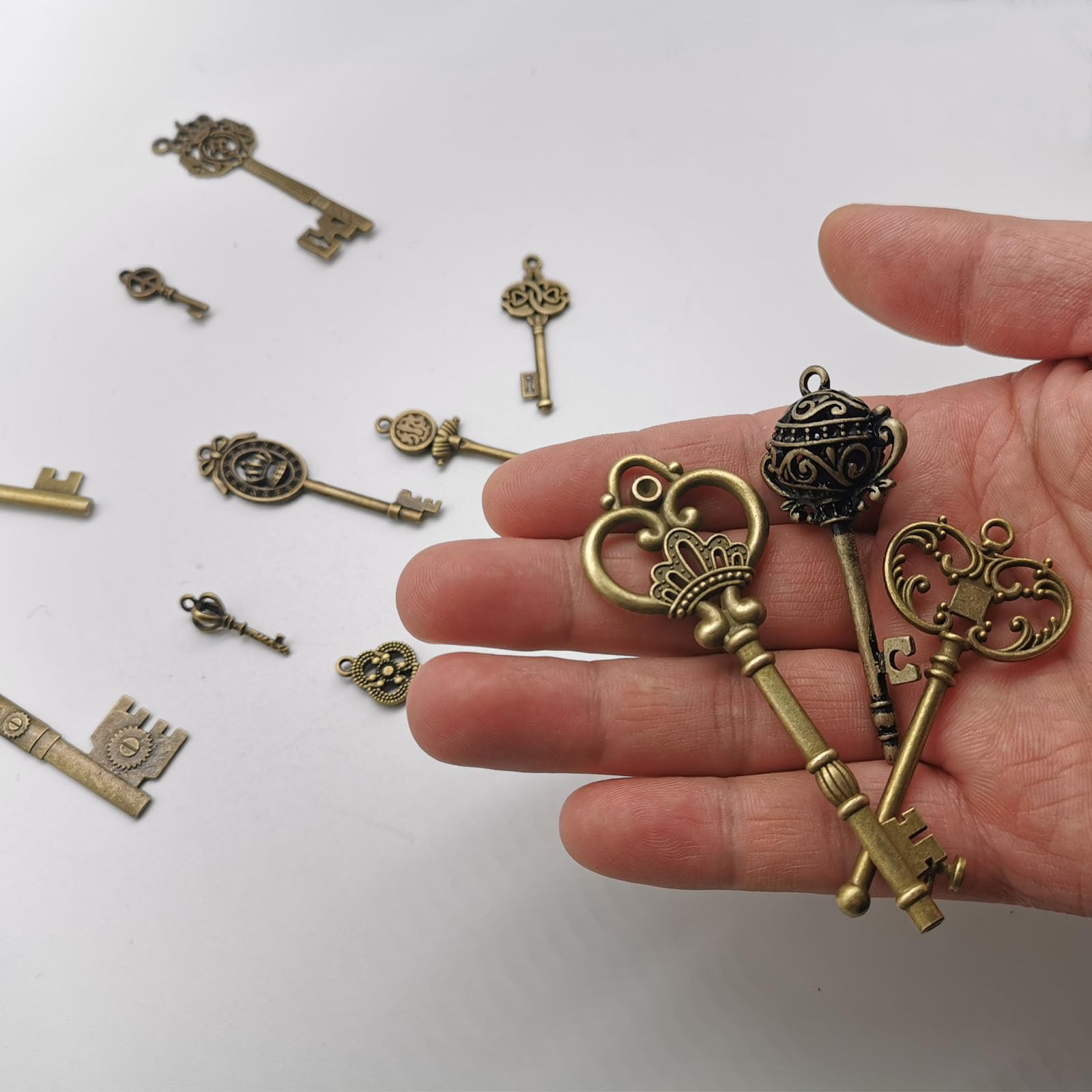 CHuangQi Vintage Skeleton Keys Set, Filigree Steampunk Keys, Antique Bronze Charms Pendants, Pack of 12 Different Style (Pack of 12)