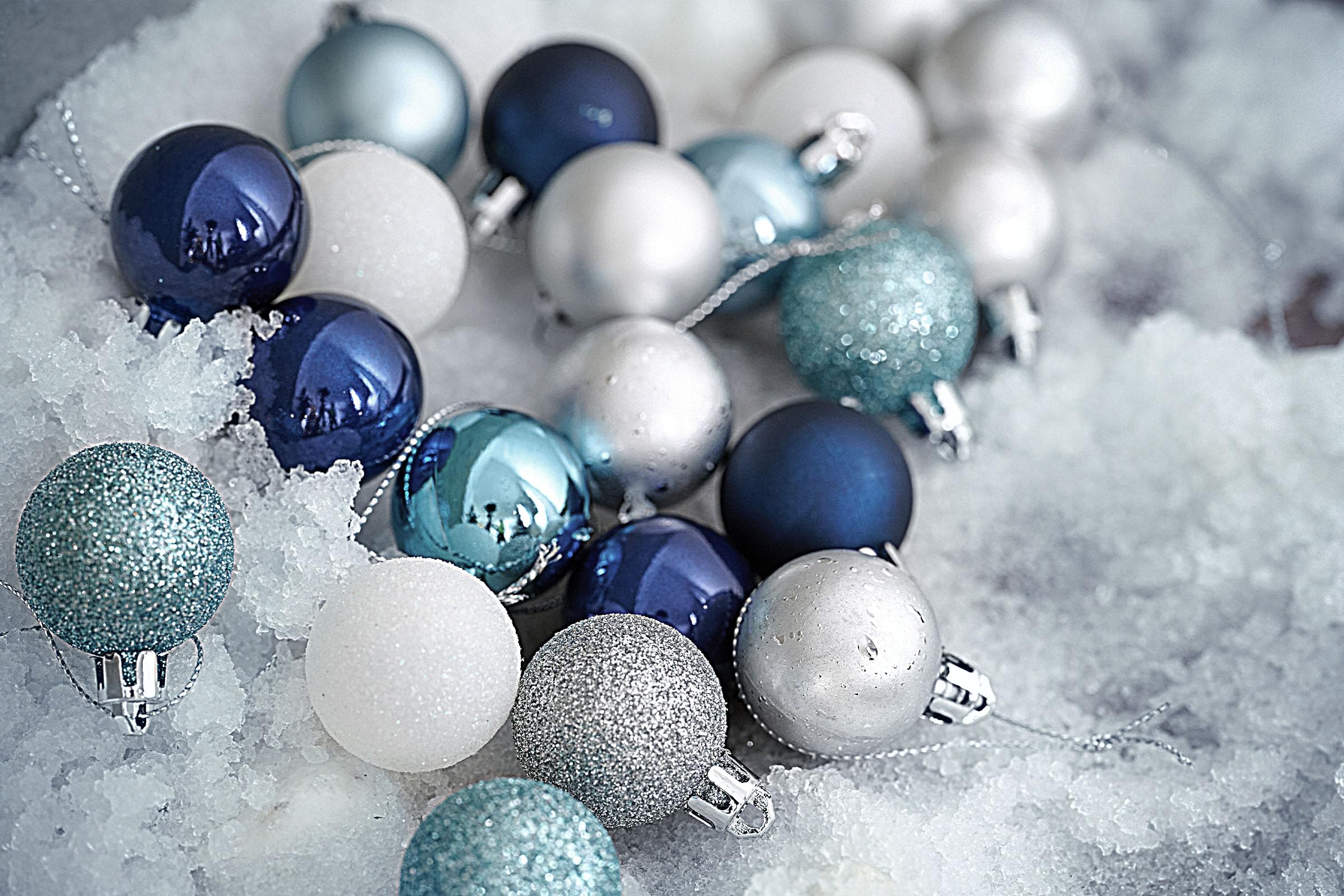 Valery Madelyn Christmas Tree Ornaments Set, 100ct Navy Blue and Silver Shatterproof Christmas Tree Decorations Bulk, 1.18 Inches Winter Wonderland Hanging Ball Ornaments for Xmas Trees Holiday Decor