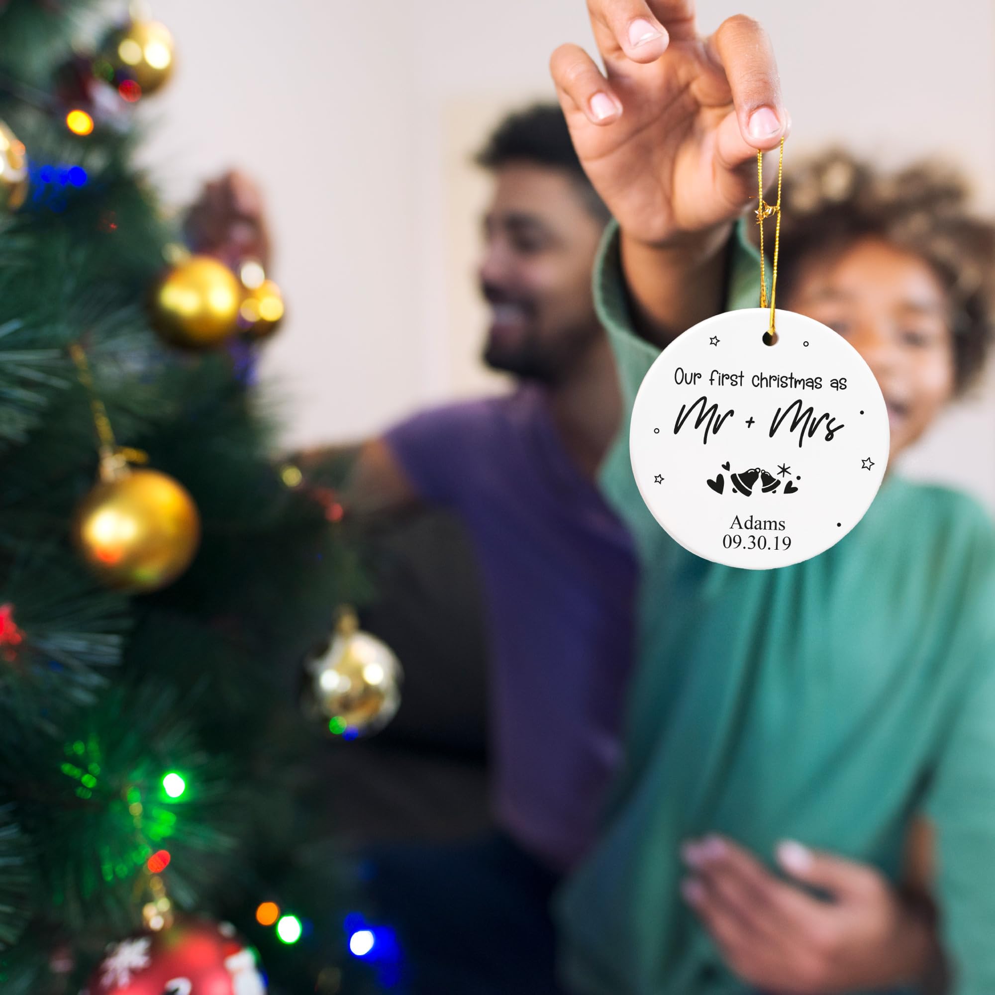 Custom christmas Mr & Mrs ornament for holiday, personalized ceramic just married name baubles gifts for home tree decoration, christmas bauble, keepsake xmas gift for couples (Mr and Mrs)