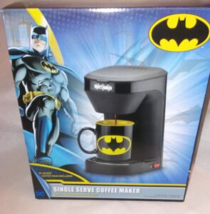 dc batman 1-cup coffee maker with mug by warner bros - single serve drip coffee machine - features removable filter basket & drip tray - includes batman mug - 12 oz mug