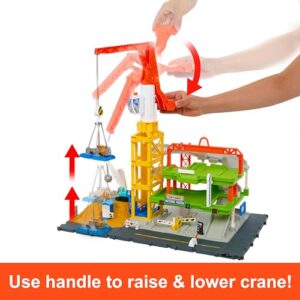 Matchbox Toy Cars & Playset, Action Drivers Epic Construction Yard, 20-in Tall Working Crane & 1:64 Scale Back Hoe & Accessories