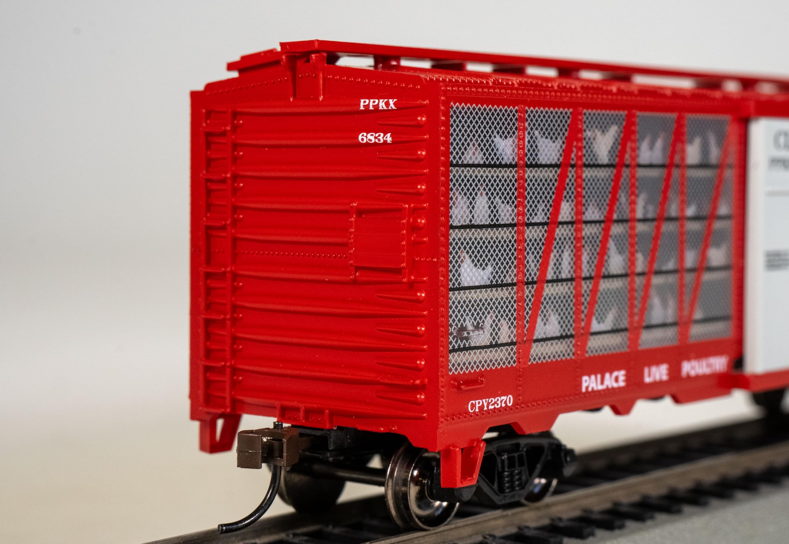 Bachmann Trains - Poultry Transport Car - Palace Live Poultry #6834 - Cluck with Chickens - HO Scale Prototypical Colors