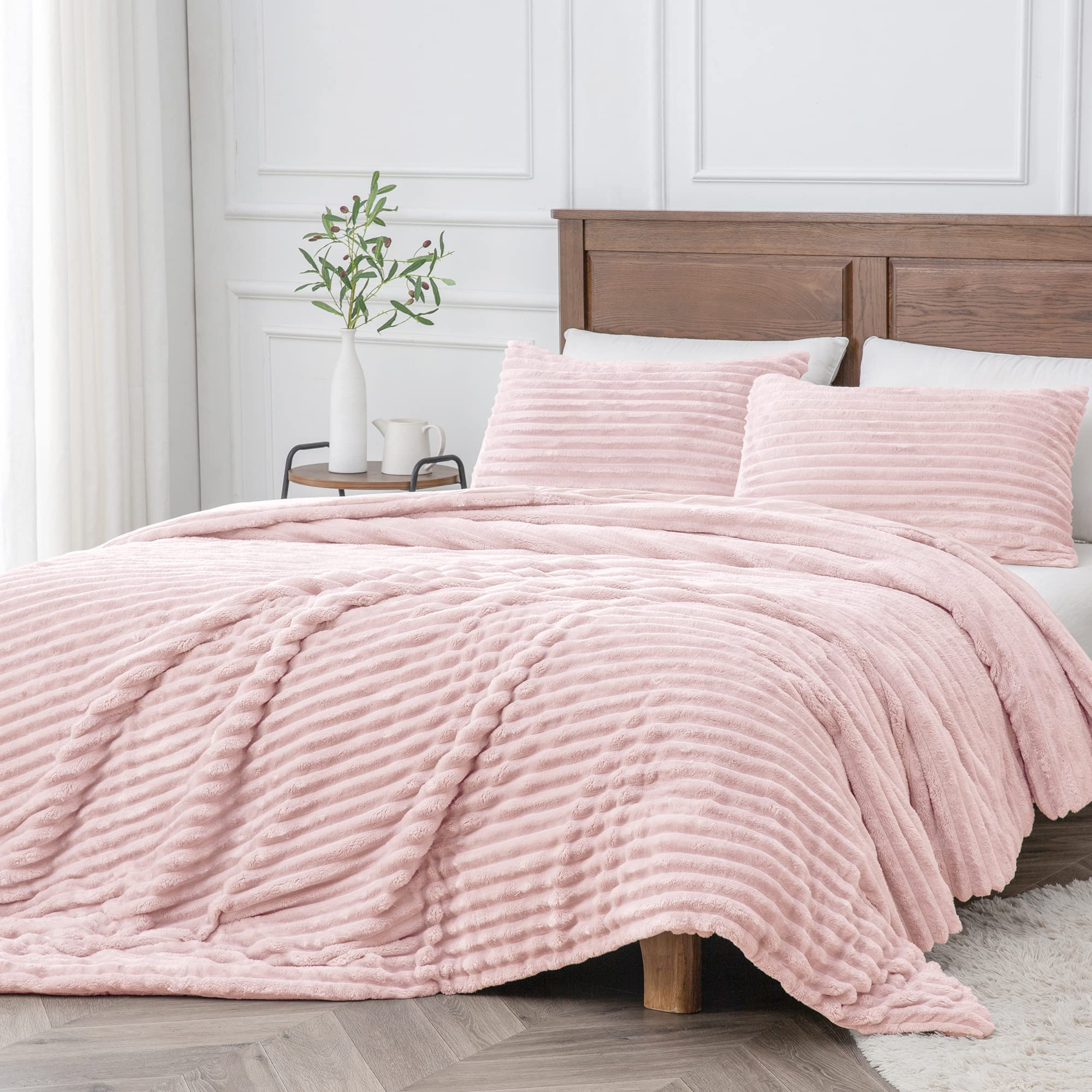 BEDELITE Fleece Queen Comforter Set -Super Soft & Warm Fluffy Pink Bedding, Luxury Fuzzy Heavy Bed Set for Winter with 2 Pillow Cases