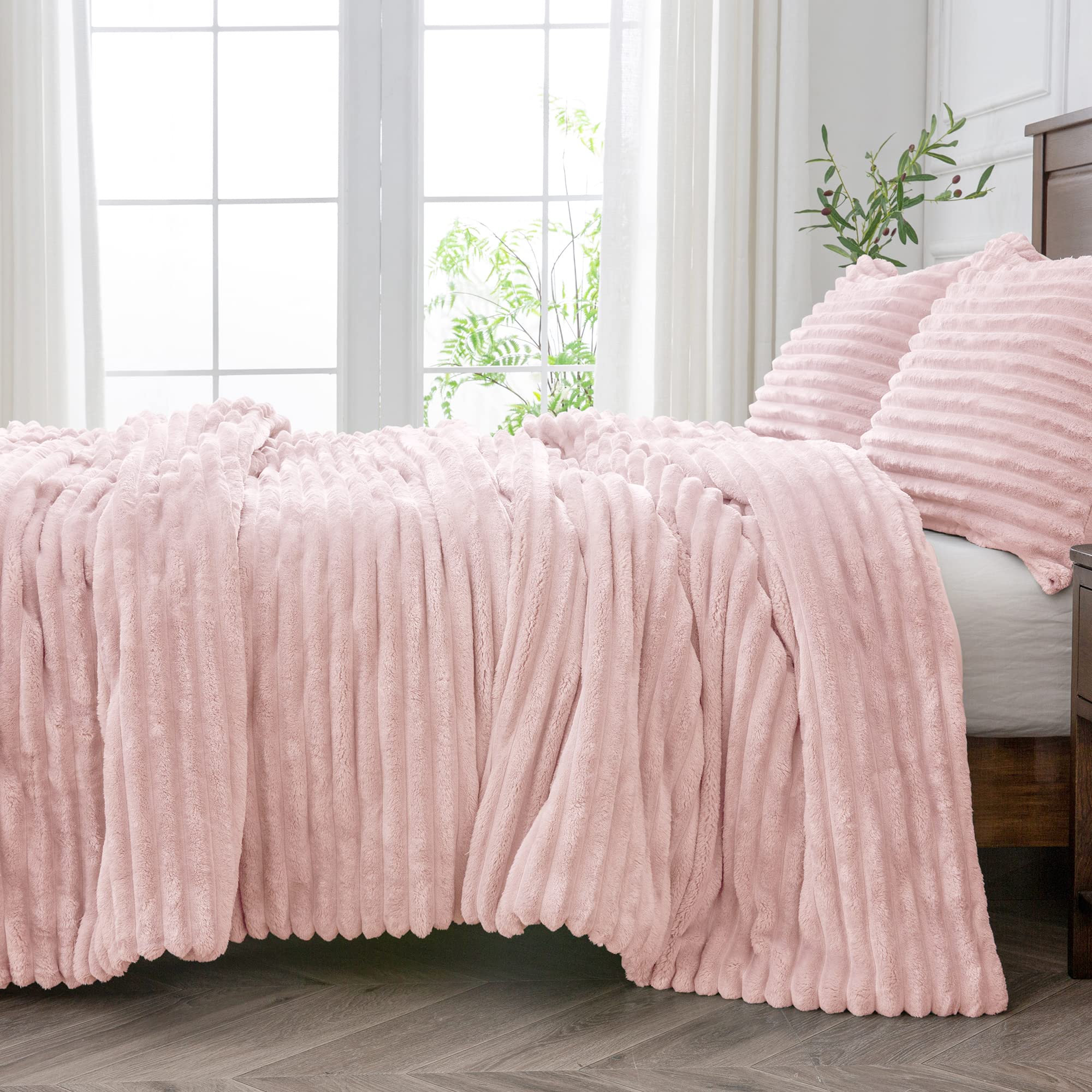 BEDELITE Fleece Queen Comforter Set -Super Soft & Warm Fluffy Pink Bedding, Luxury Fuzzy Heavy Bed Set for Winter with 2 Pillow Cases