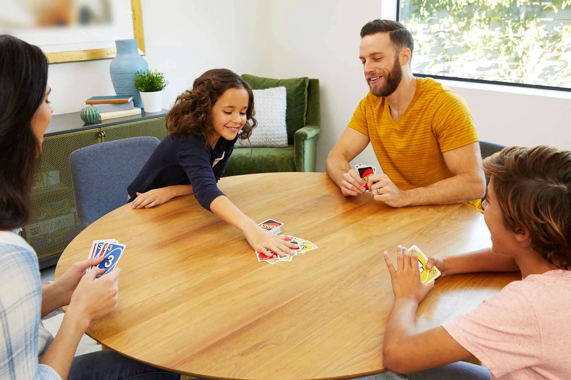 Mattel Games Set of 3 Games with UNO, Skip-Bo & DOS, Travel Games for Kids & Family Night with Storage Tin Box