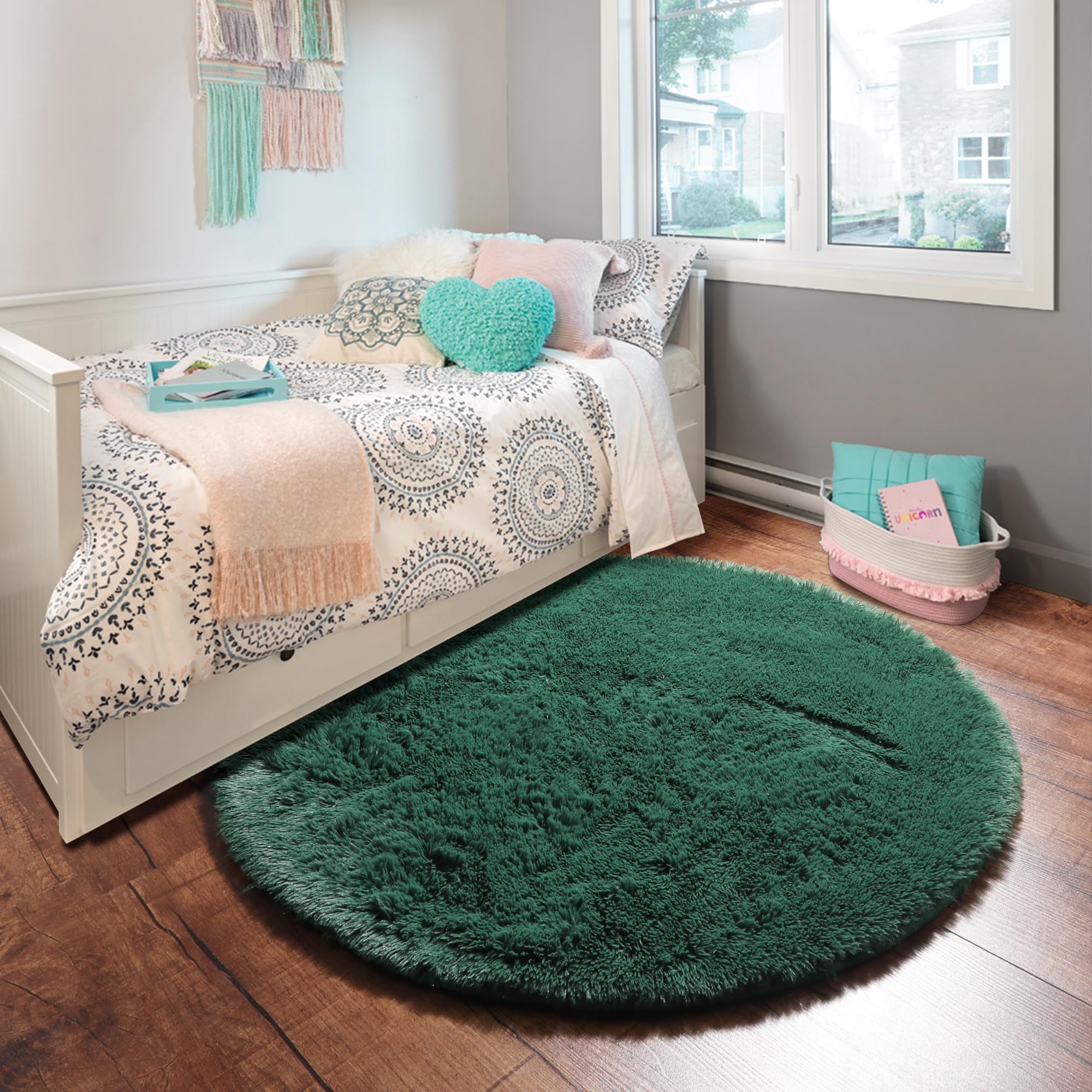 PAGISOFE Dark Green 4x4 Round Rug for Boys Bedroom,Soft Circle Fluffy Rugs for Kids Teen Room,Circular Plush Indoor Rug for Playroom,Emerald Green Rug,Shaggy Floor Rug for Classroom Reading Nook