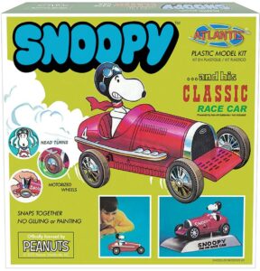 atlantis snoopy and his classic race car motorized snap model kit