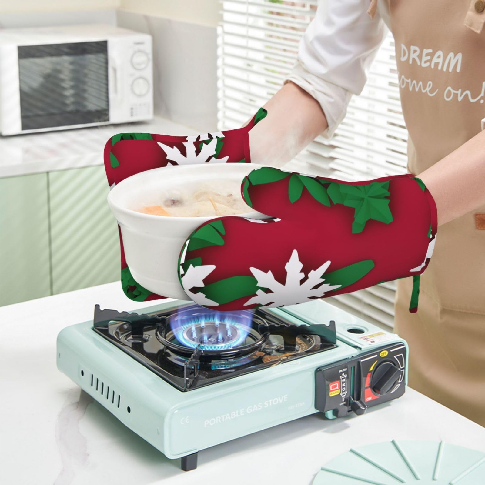 Xmas Snowflake Printing Pattern Silicone Oven Mitts Pot Holder Sets 2pcs Cute Design Washable Non Slip Kitchen Heat Resistant Mat Women's Cooking Gloves for Baking and BBQ Wear