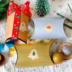 MODADA Gift Bags 6sets Christmas Gift Box Pillow Shape Kraft Paper Boxes New Year Party Gift Wrapping Packaging Bag Craft Candy Box with Stickers (Color : Kraft)