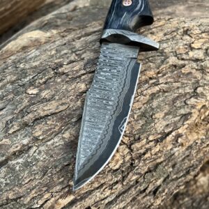 LYN-Handmade Damascus Steel Hunting Knife with Sheath Fixed Blade Damascus Hunting Belt Knife for Camping Ideal for Skinning, Camping, Outdoor - EDC Fixed Blade Bushcraft Knife Ergonomic Black wood Handle | Cool Knives For Men Tactical