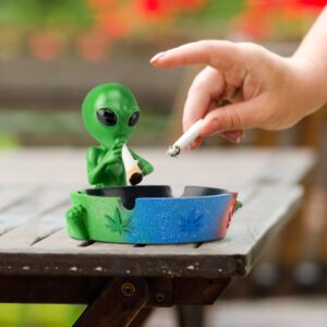 Monoture Ash Tray for Weed,Outdoor Ashtray for Patio,Ash Trays for Cigarettes Tabletop Office Decor,Cool Alien Ashtray for Outside to Alien Lovers,Indoor Home Ashtrays as Fantasy Gifts for Men-Green
