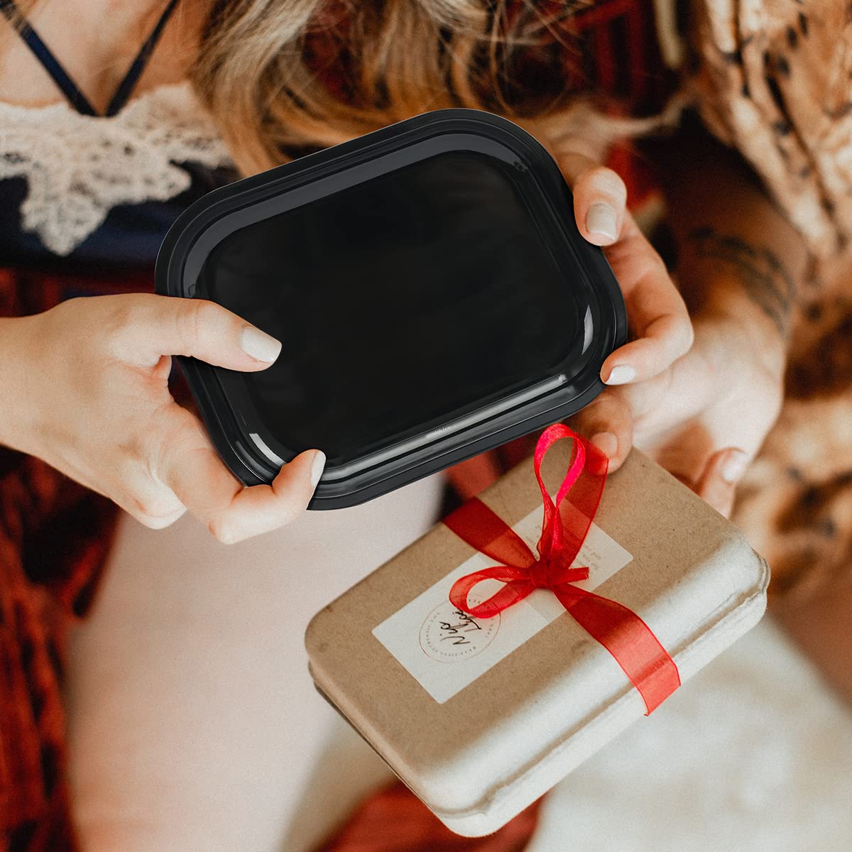 HOKirin Metal Tray with Soft Magnetic Lid,Metal Small Tray with Spill Proof Cover,Cute Black Blank Decorative Tray,Perfect for Home and On-The-Go,7” x 5.5” x 0.6“