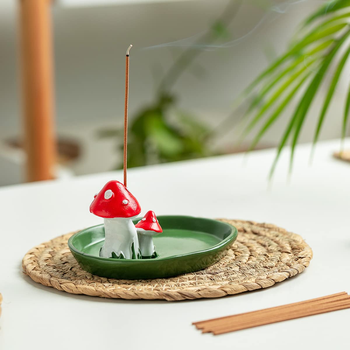 CHUNCHE Cute Mushroom Incense Holder with 30 Incense Sticks, Handmade Resin Burner, Nature Theme Incense Tray, Adorable Home Decoration Accessories(Green)