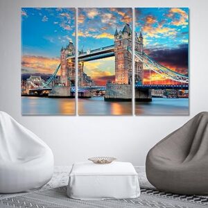 Tower Bridge in London UK Canvas Print 5 Panels / 36x24 inches