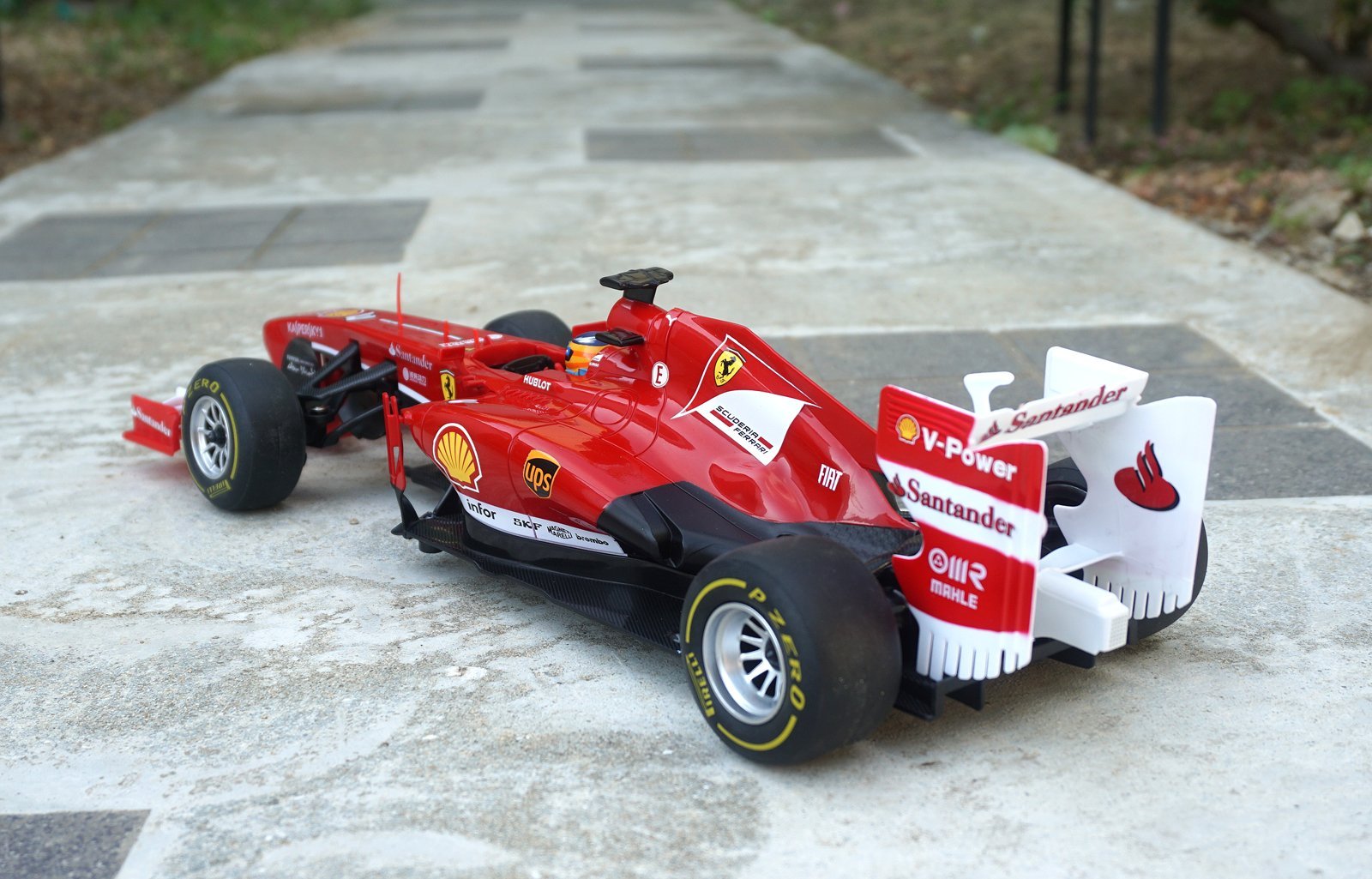 RASTAR Ferrari F138 R/C, Scale: 1/12