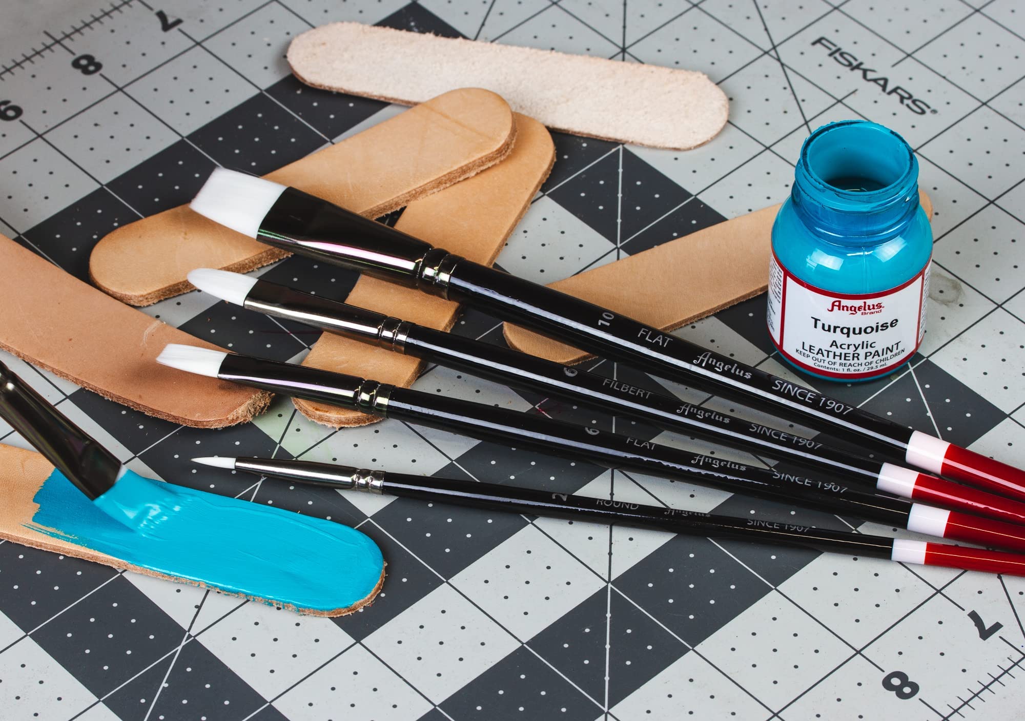 Angelus Acrylic Leather Paint Finisher No. 600-4oz and 5 Piece Paint Brush Set Combo Bundle