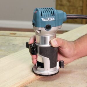 Makita RT0701CR 1-1/4 HP Compact Router (Renewed)