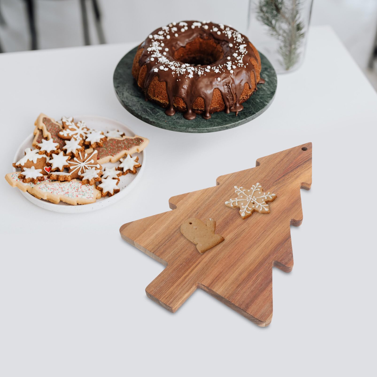 Amosfun Christmas Tree Charcuterie Board, Xmas Cutting Board Fruit Tray Holiday Cheese Board Wooden Appetizer Tray Sushi Serving Tray Dessert Candy Dish