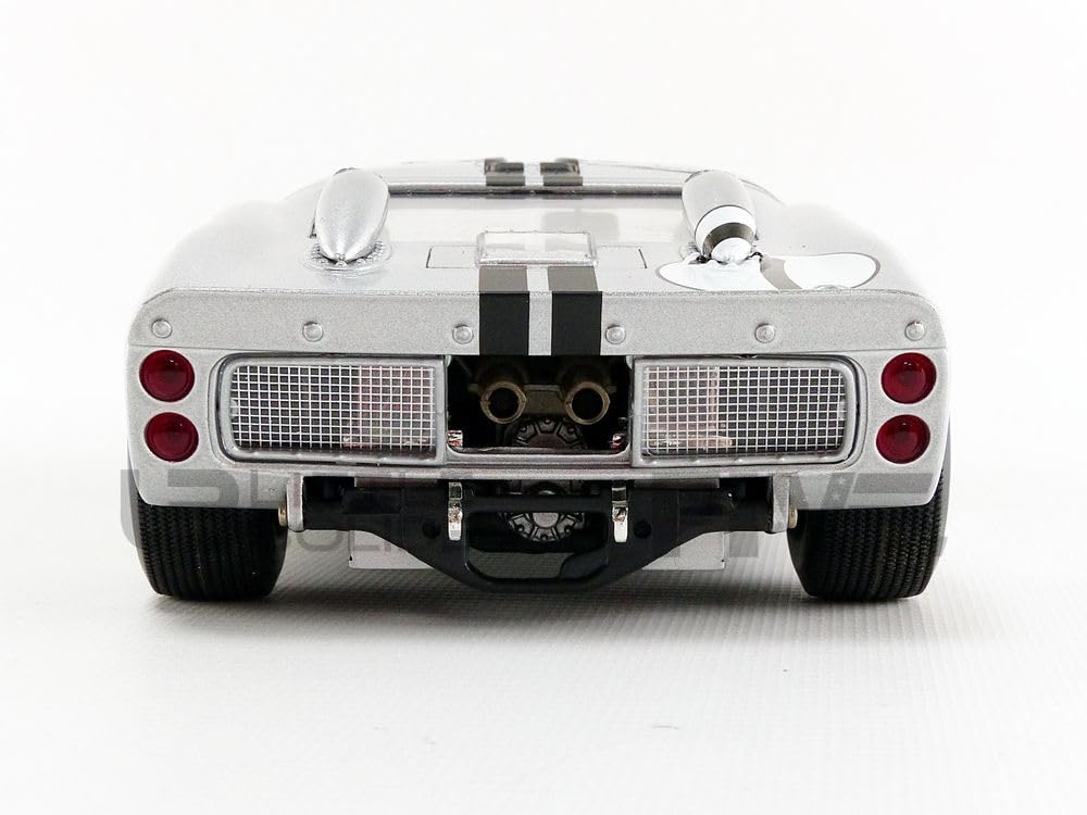 Shelby Collectibles SC404S 1966 Ford GT-40 MK 2 Silver No.7 1-18 Diecast Car Model