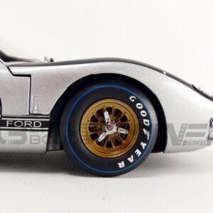 Shelby Collectibles SC404S 1966 Ford GT-40 MK 2 Silver No.7 1-18 Diecast Car Model