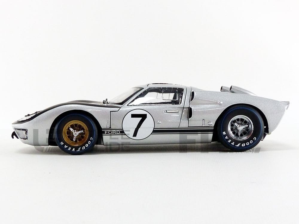 Shelby Collectibles SC404S 1966 Ford GT-40 MK 2 Silver No.7 1-18 Diecast Car Model