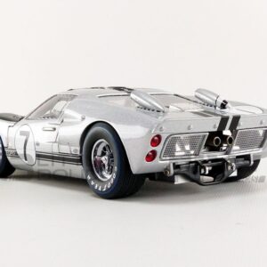 Shelby Collectibles SC404S 1966 Ford GT-40 MK 2 Silver No.7 1-18 Diecast Car Model