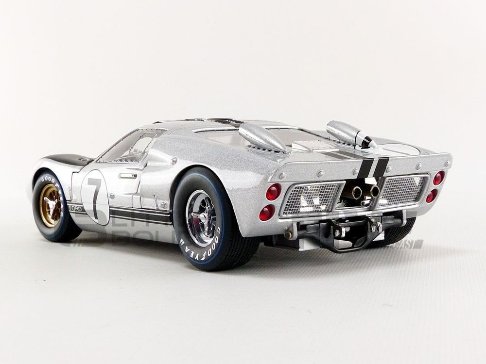 Shelby Collectibles SC404S 1966 Ford GT-40 MK 2 Silver No.7 1-18 Diecast Car Model