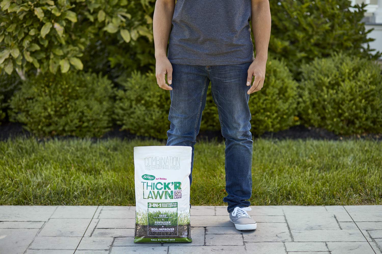 Scotts Turf Builder THICK'R LAWN Grass Seed, Fertilizer, and Soil Improver for Tall Fescue, 1,200 sq. ft., 12 lbs.