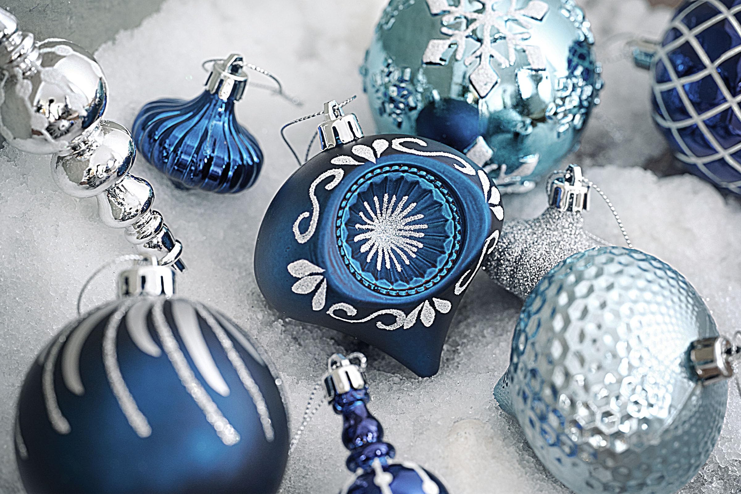 Valery Madelyn Christmas Tree Ornaments, 70ct Navy Blue and Silver Shatterproof Christmas Balls Decoration Set, Winter Wonderland Hanging Tree Ornament Bulk for Xmas Holiday Party Decor