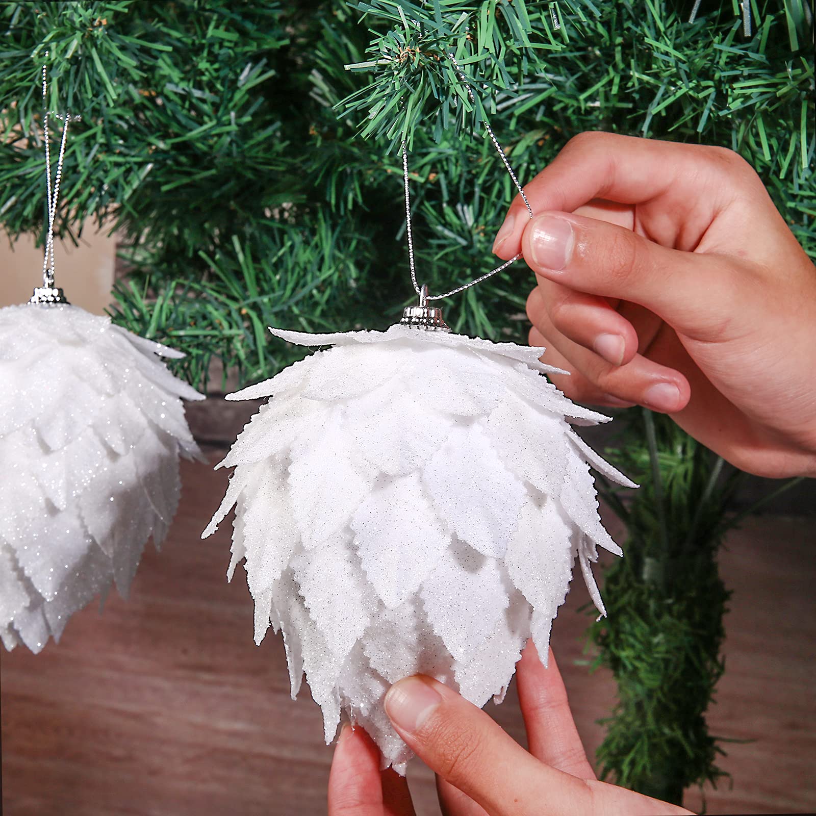 Christmas Ball Ornaments, 4pc Set Christmas Tree Decoration White Pinecone Ball Home Decoration Wedding Party Decorations