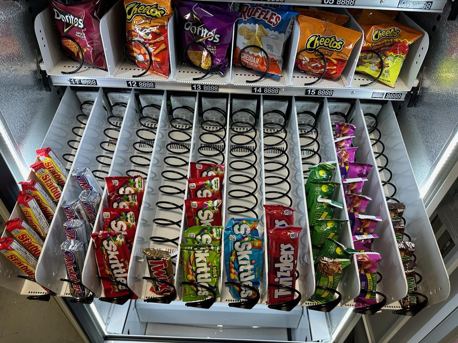 COMBO VENDING MACHINE GLASS FRONT W/CREDIT CARD READER