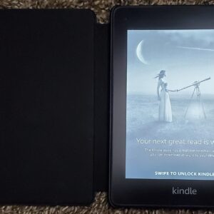 Kindle Paperwhite (8 GB) Ad Supported w/Casing