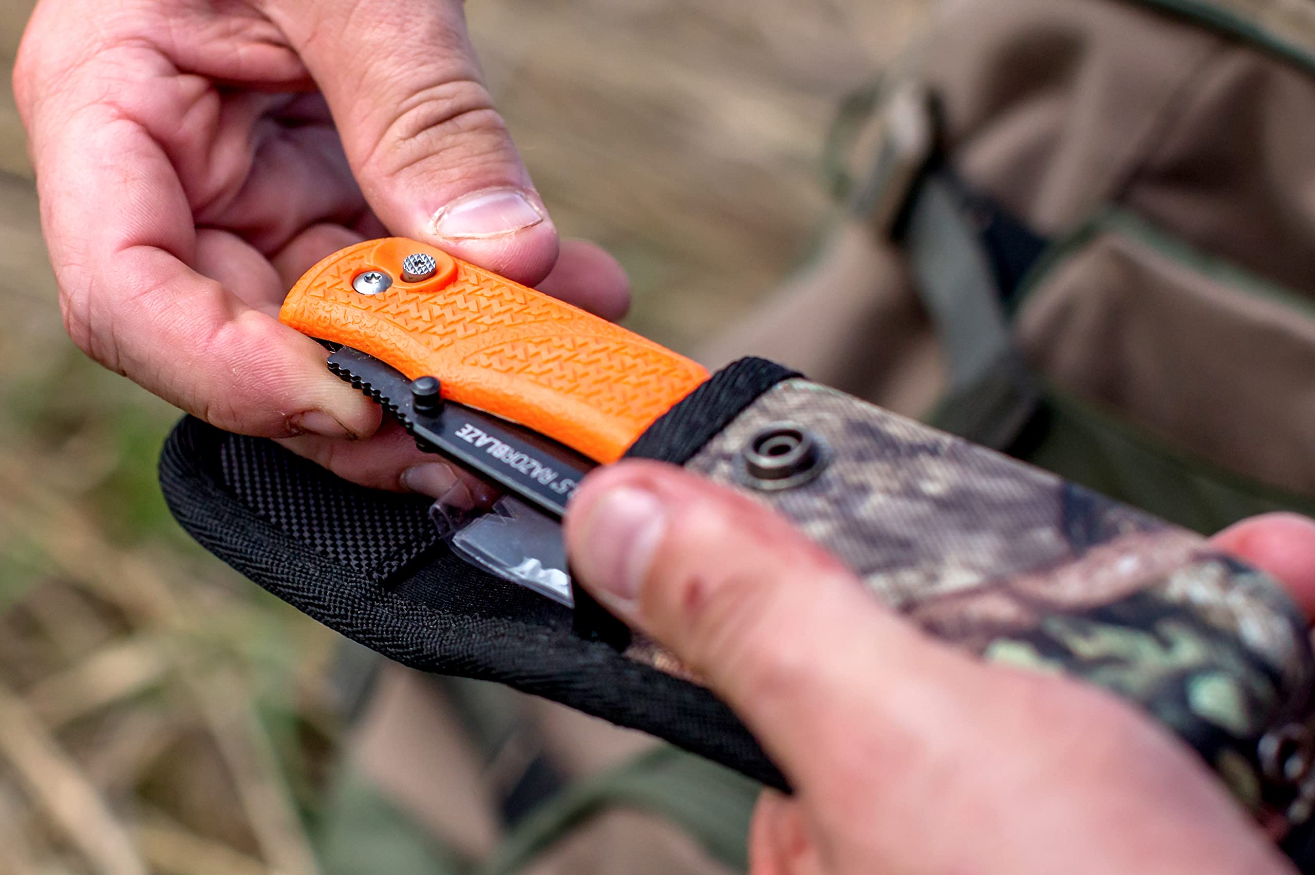 OUTDOOR EDGE Knives' RazorPro L Hunting Knife with Razor-Sharp Replaceable Blade features Non-Slip TRP Orange Handle, Belt Holster, & 30 Blades. Must-Have Field Dressing Knife for Your Hunting Gear