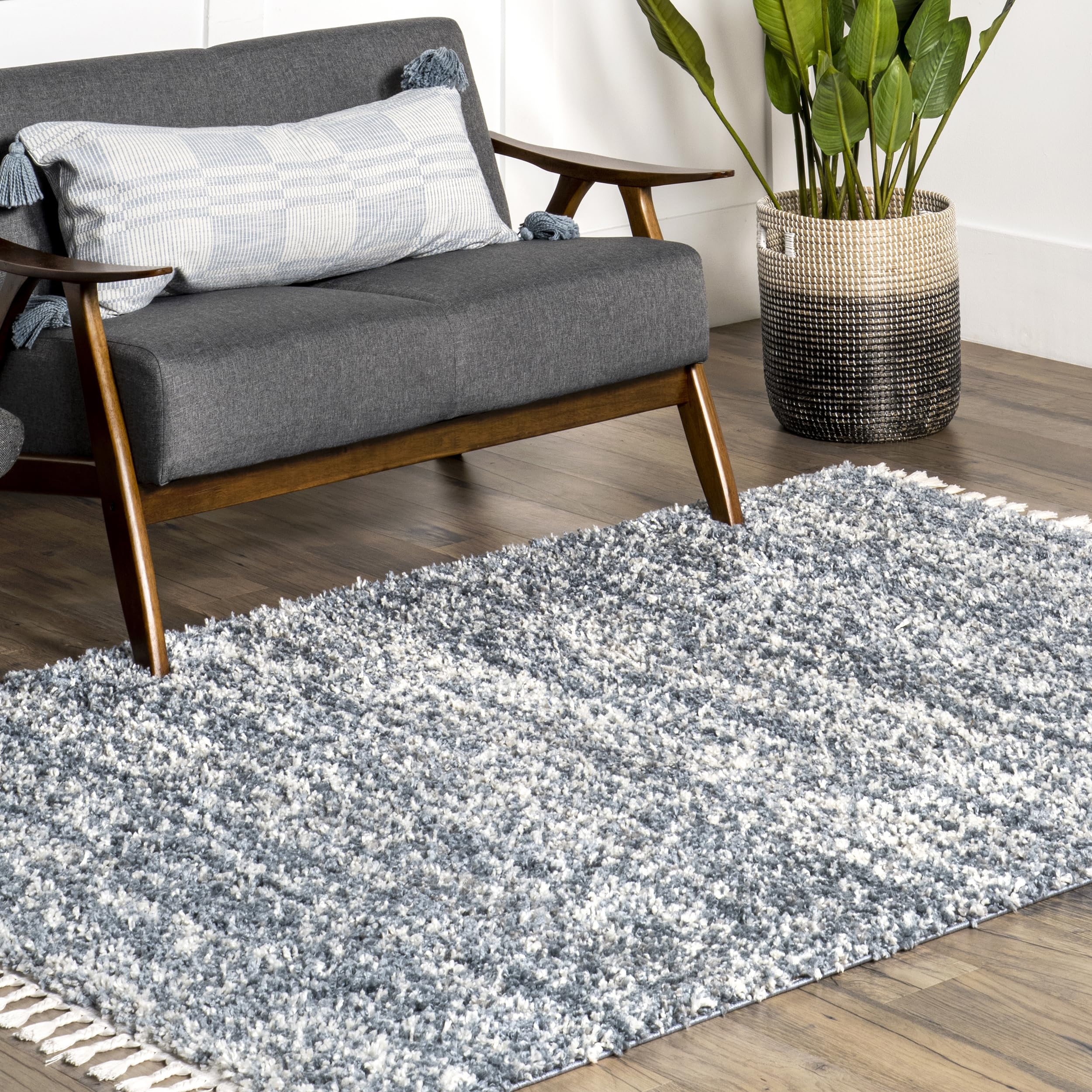 nuLOOM Brooke Shag Tasseled Area Rug - 8x11 Shag Area Rug Casual Light Blue/Ivory Rugs for Living Room Bedroom Dining Room Nursery