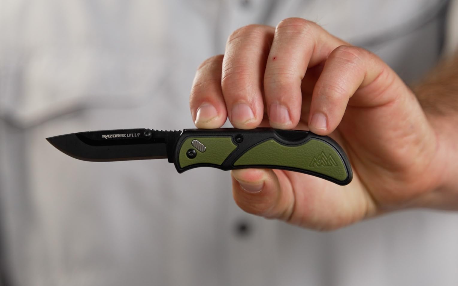 OUTDOOR EDGE Razor EDC Lite Folding Pocket Knife with Clip | Compact 2.5” Replaceable Blade Knife with RazorSafe Blades | Perfect Small Knife for Men, Women, Work & Camping (Green, 2 Black Blades)