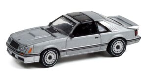 greenlight 13310-d greenlight muscle series 26-1982 mustang gt - silver metallic 1:64 scale diecast