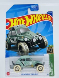 hot wheels 2022 - volkswagens baja bug - light green - mud studs 5/5