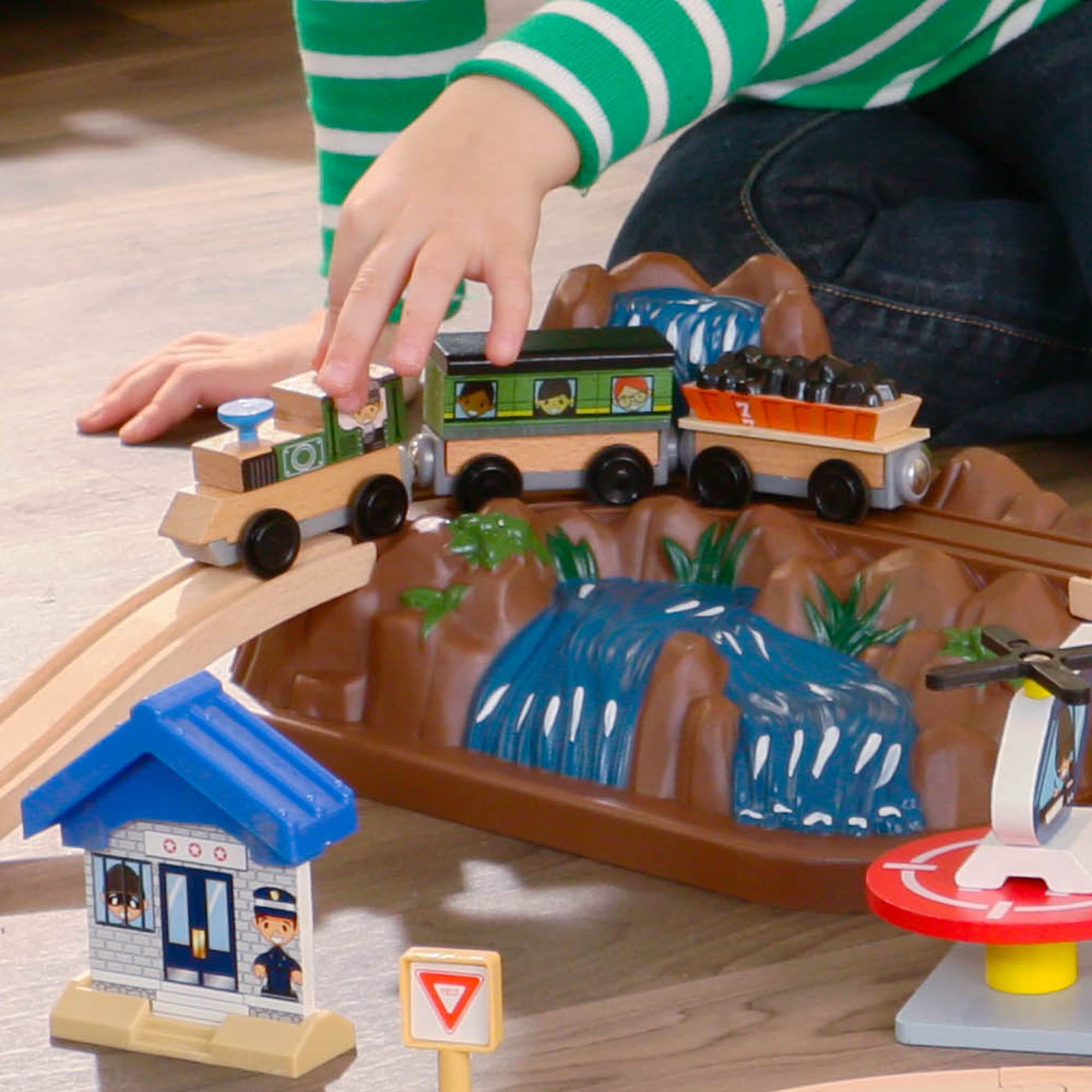 KidKraft Bucket Top Mountain Train Set with 61 Pieces, Magnetic Train, Wooden Tracks and Storage, Gift for Ages 3+