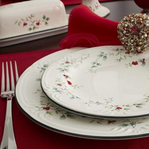 Pfaltzgraff 5072007 Winterberry Holiday 16 Piece Dinnerware Set, Service for 4, White