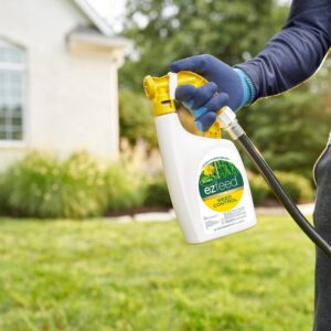 Scotts EZ Feed Plus Weed Control: Use on Northern and Southern Lawns, Fertilizes, Kills Clover, Dandelion, Ground Ivy, 32 oz.