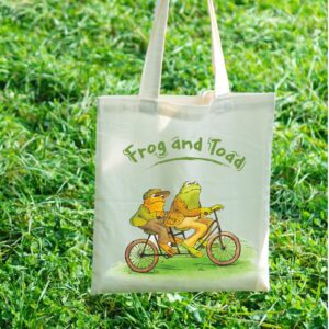 THEYGE Funny Frog Tote Bag Cute Frog and Toad Canvas Bag for Women Gift Cotton Canvas Tote Bag with Pocket Reusable Grocery Bag Beach Shopping Shoulder Bag