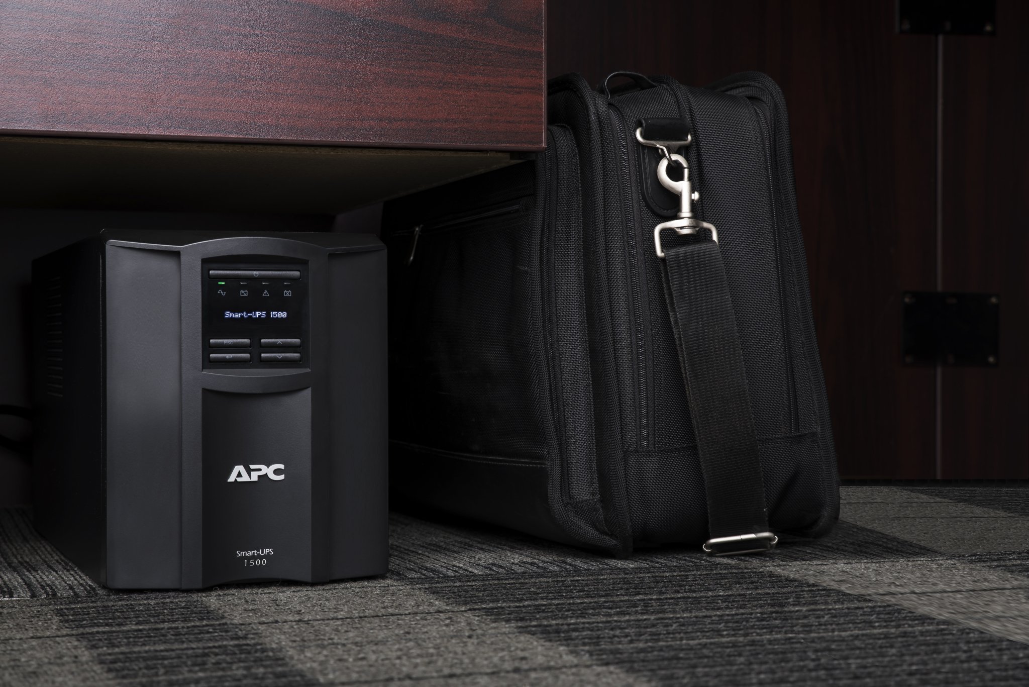 APC Smart-UPS 1500VA UPS with SmartConnect, Pure Sinewave UPS Battery Backup, Line Interactive, 120V Uninterruptible Power Supply (SMT1500C), Black (Renewed)