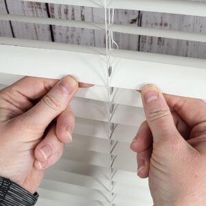 BlindDIY™ Clear Mini Blind Slat Repair Kit-Clear Blind Repair Tabs with String Holes- Clear Blind Fixers-Horizontal Blinds Replacement Slats