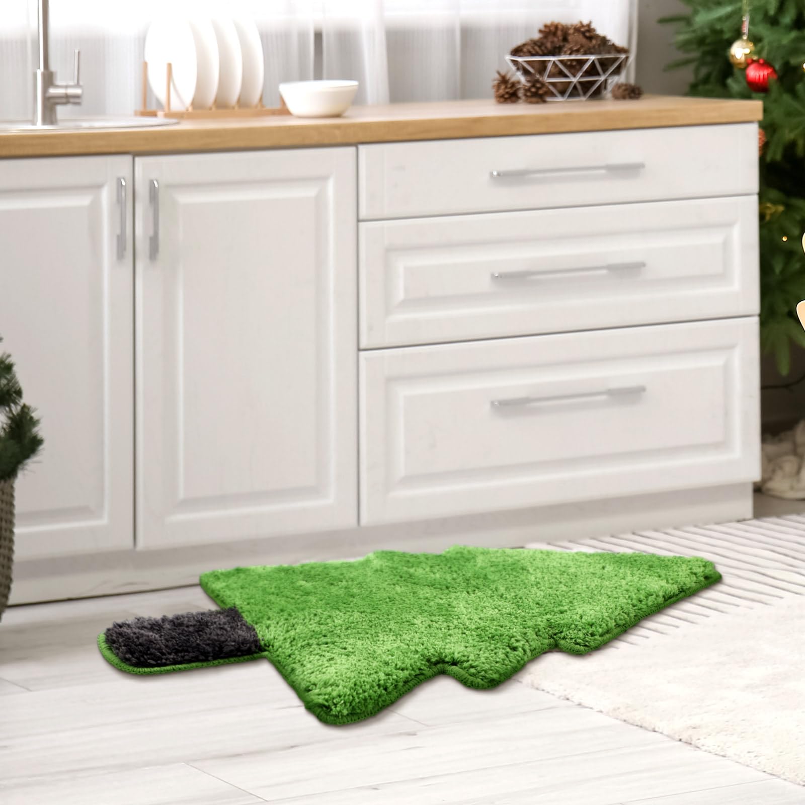 Tinideya Christmas Tree Bathroom Rugs Cute Bath Mat for Kids 28''x20'' Bath Mats for Tub Christmas Tree Green Bath Mat Christmas Bathroom Decoration Washable Christmas Decorative Non Slip Doormat