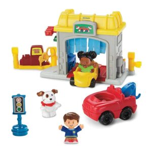 fisher-price little people road trip ready garage - fwb90 ~ includes figures, car wash, tow truck, car, traffic light, and gas pump