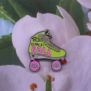 This is how I roll roller skates enamel pin retro skating brooch funny puns Roller Derby badge vaporwave aesthetic 80s kids gift