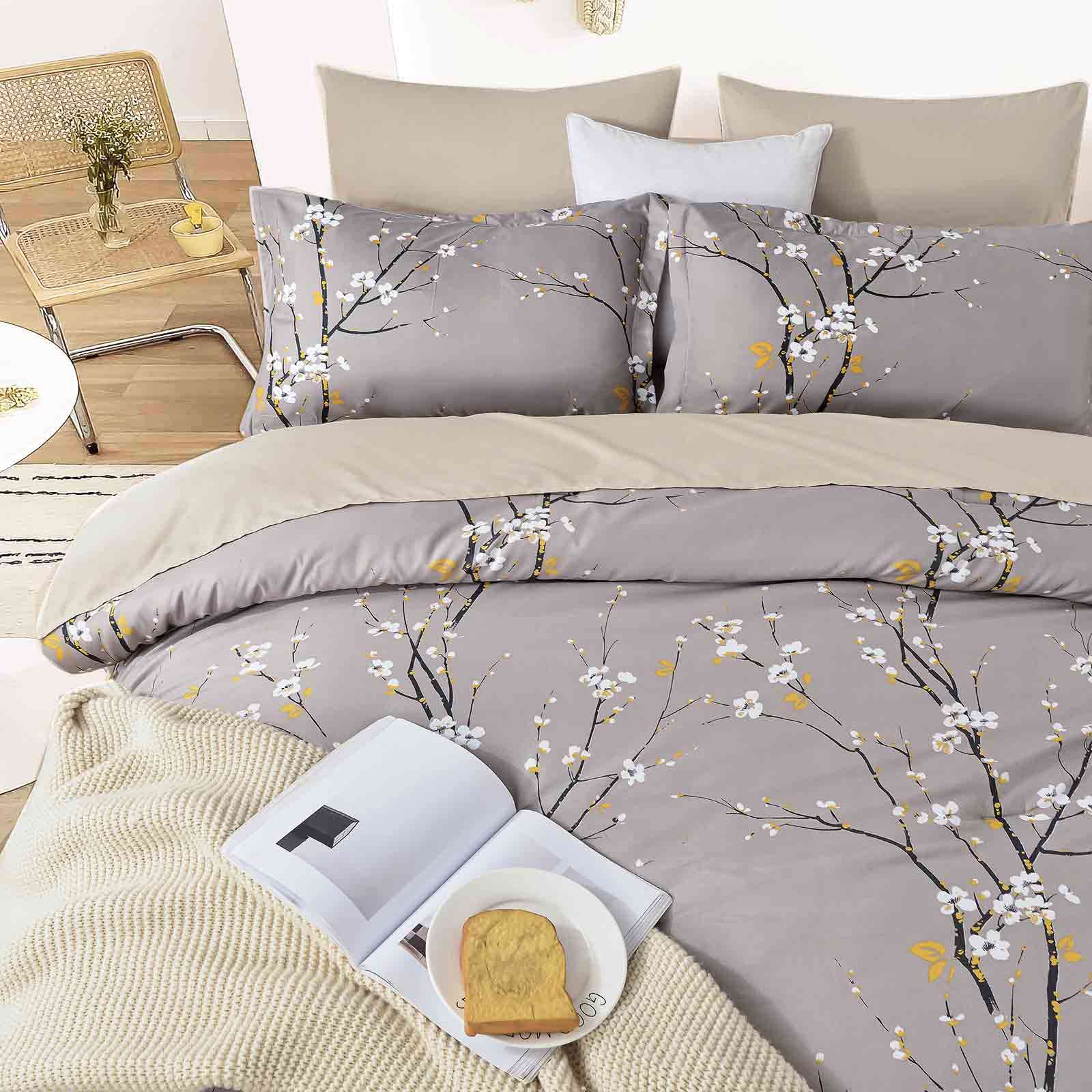 Nanko Queen Size Comforter Set, Grey Pastel Floral Print Soft Microfiber Bedding - All Season Quilted Comforter with 2 Pillowshams - Farmhouse Bed Set for Women Men 3pc 88 x 90 inch, Gray Flower