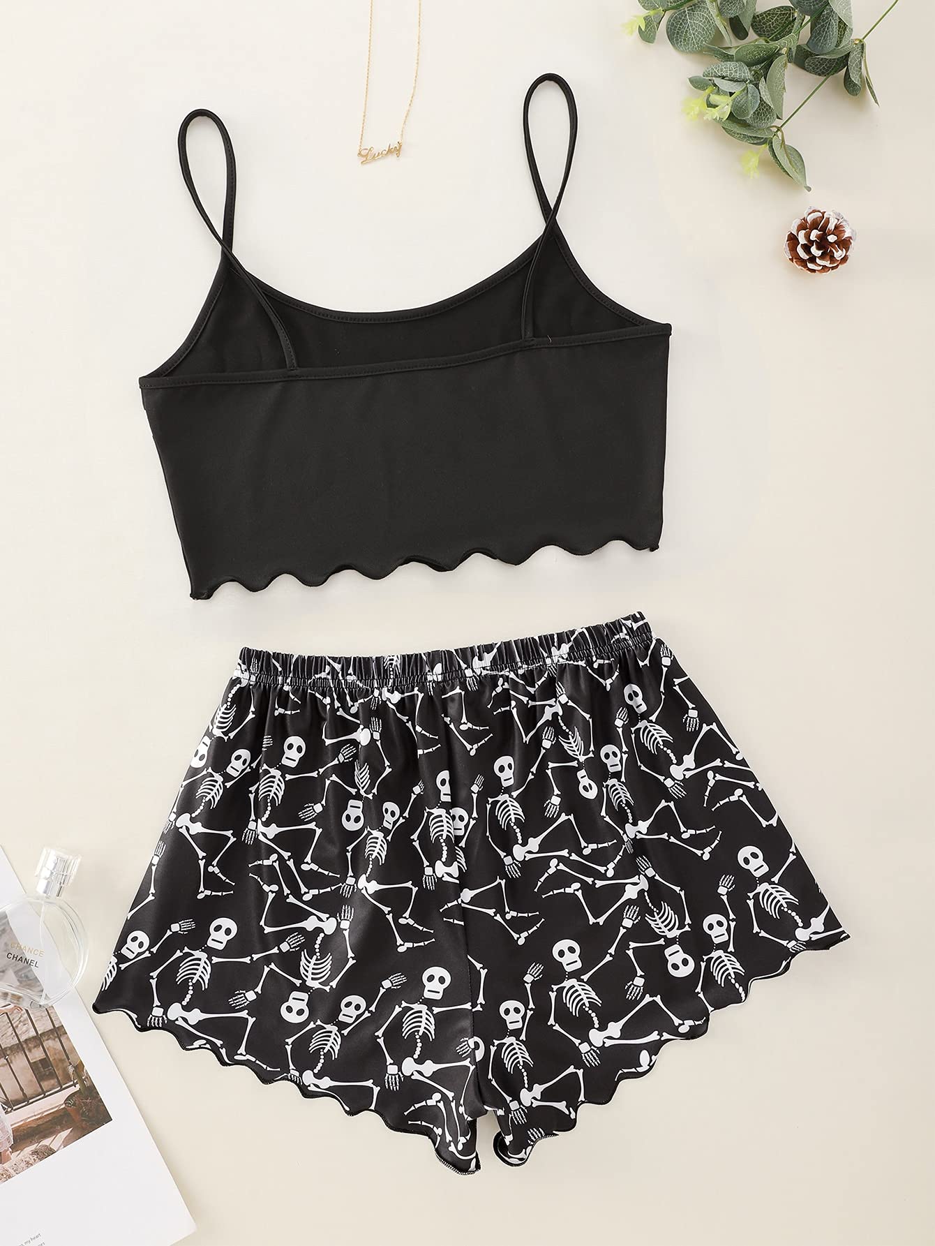 WDIRARA Women's Sleepwear Skull Print Strap Pajama Set Cami and Shorts Black Bow L