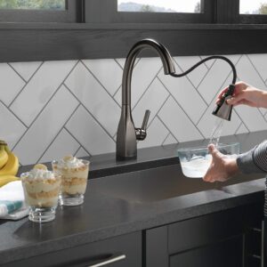 Delta Faucet Mateo Touch Kitchen Faucet, Black Kitchen Faucets with Pull Down Sprayer, Kitchen Sink Faucet, Touch Faucet for Kitchen Sink, Delta Touch2O Technology, Black Stainless 9183T-KS-DST